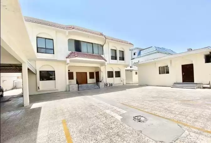 Residential Ready Property 1 Bedroom U/F Apartment  for rent in Al Sadd , Doha #15690 - 1  image 